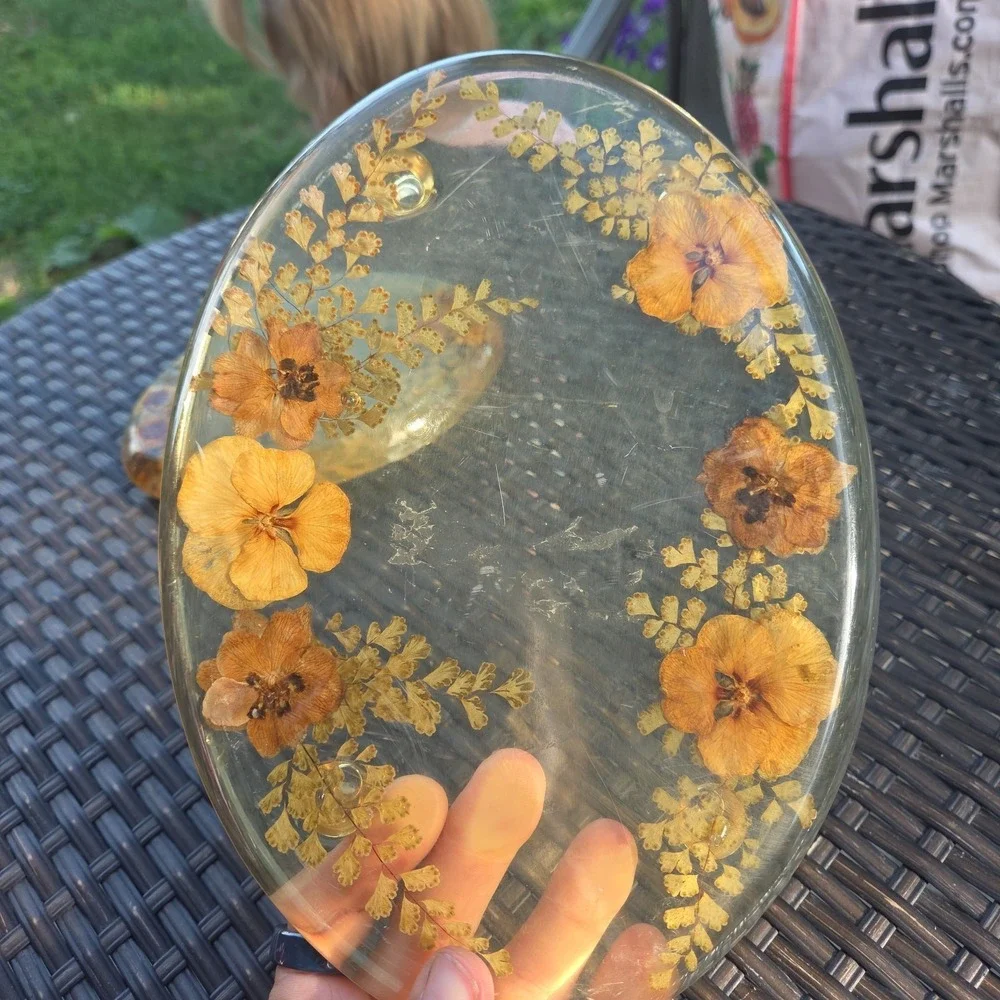 2 Capricia Creations Resin Dried Flower Trivets Retro Round & Square Footed